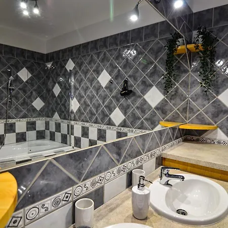 Kossuth Vendeghaz * Tolna