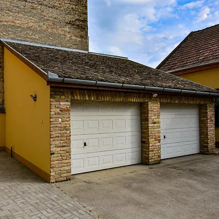 Kossuth Vendeghaz شقة