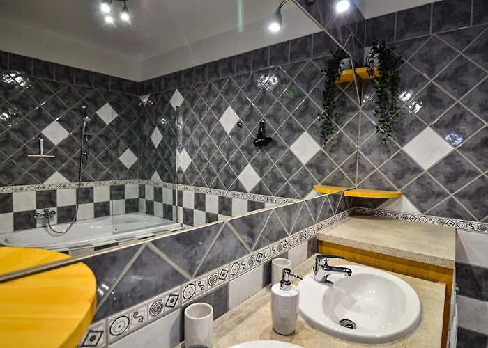 Kossuth Vendeghaz * Tolna